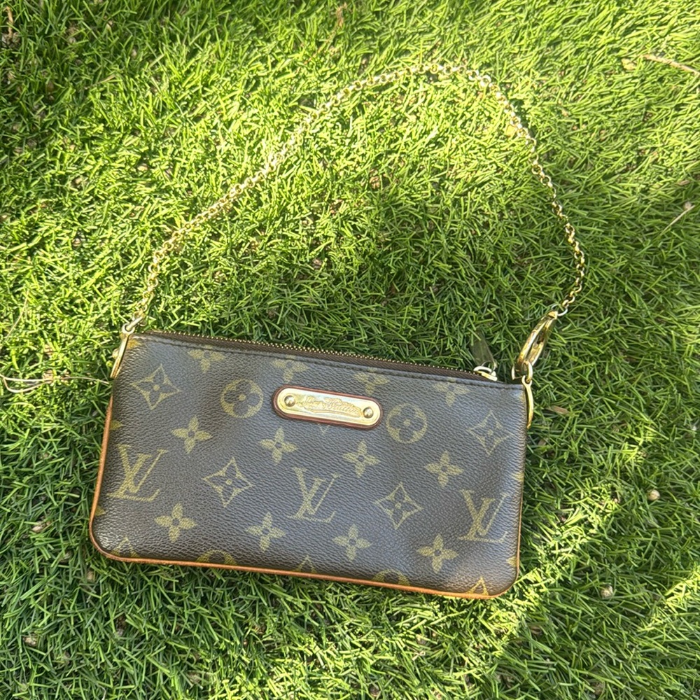 Louis Vuitton 
Authentic 
Milla Pochette Monogram Canvas MM